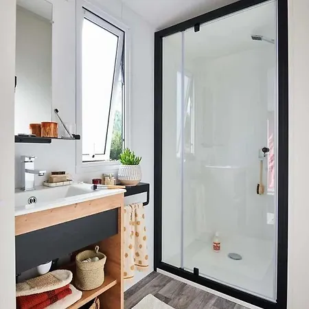 3 Etoiles - Piscine - Cca0gbb אתר קמפינג