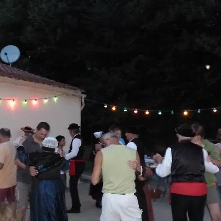 Zecamping 3 Pet Friendly Piscine Couverte Chauffee Et Soirees Animees Kemp *