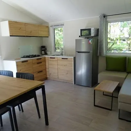 Zecamping 3 Pet Friendly Piscine Couverte Chauffee Et Soirees Animees Kemp *